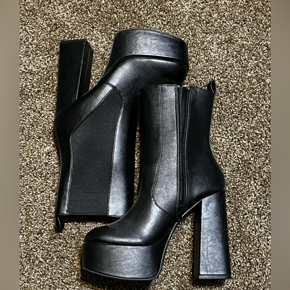 Black high heel platform Boots